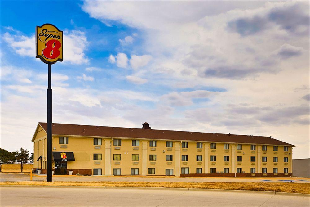 Super 8 By Wyndham Lincoln West Hotel Exterior photo